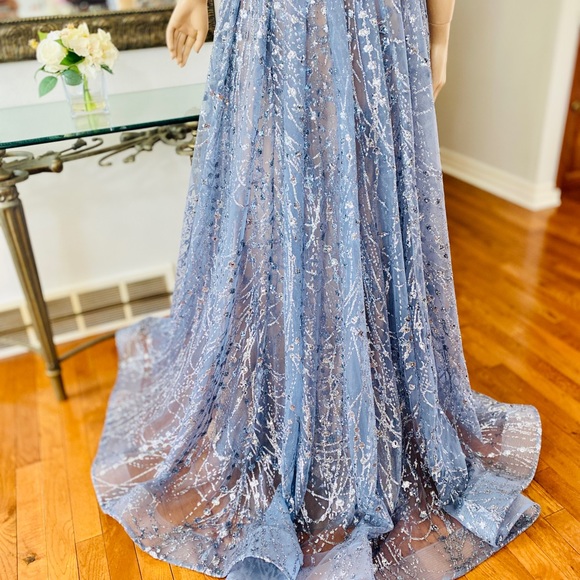 Wedding guest dress with detachable veil - Picture 6 of 6